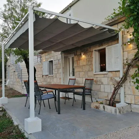 Feriehus Olive Grove House *